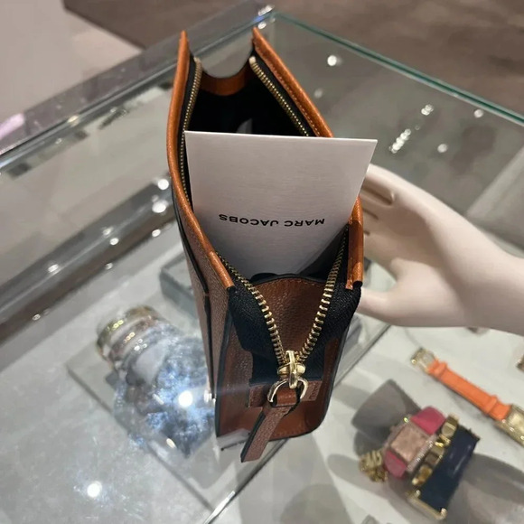 Marc Jacobs The Grind Leather Cosmetic Bag-S202L01PF22-240 - Picture 7 of 11